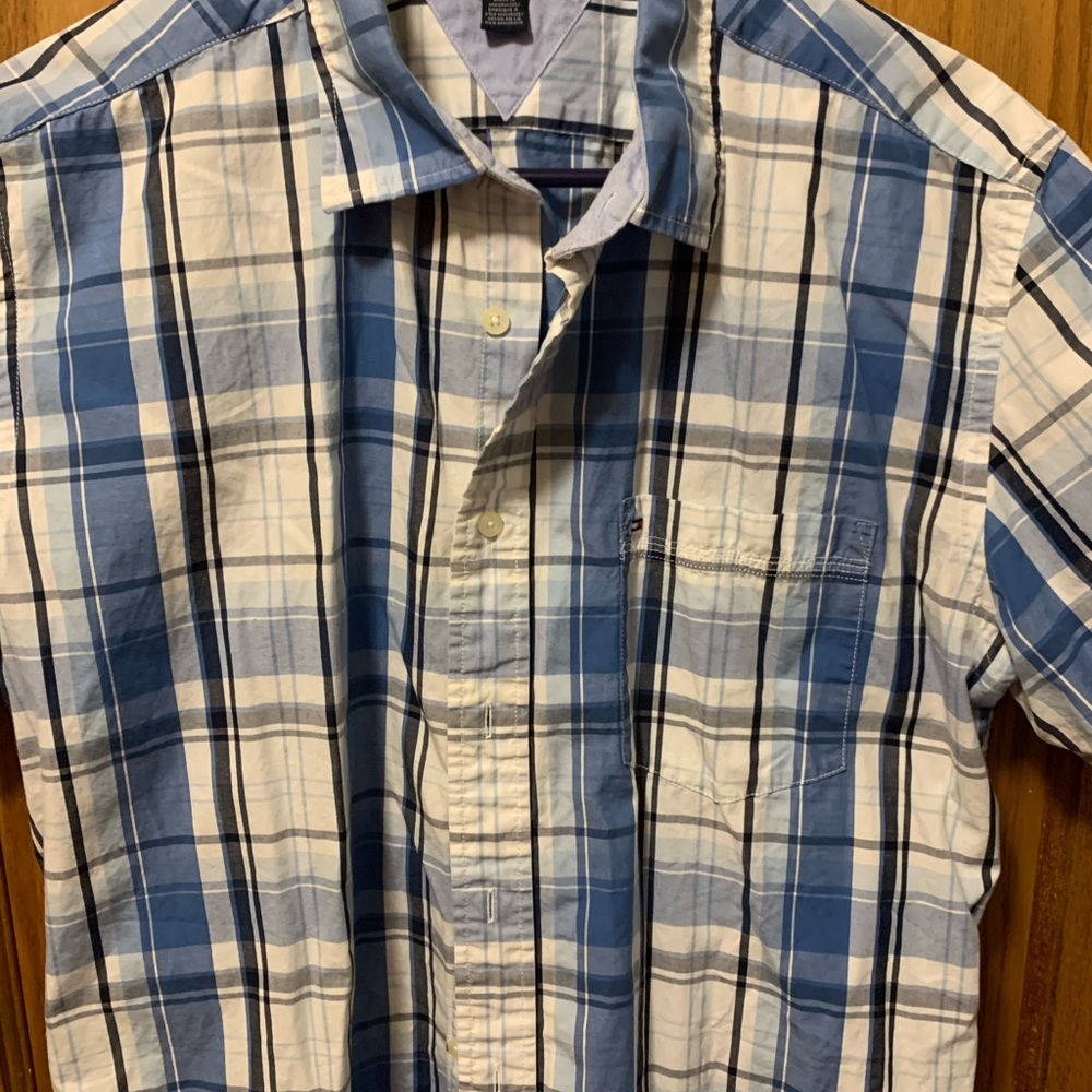 Tommy Hilfiger large button down shirt in excellent condition.